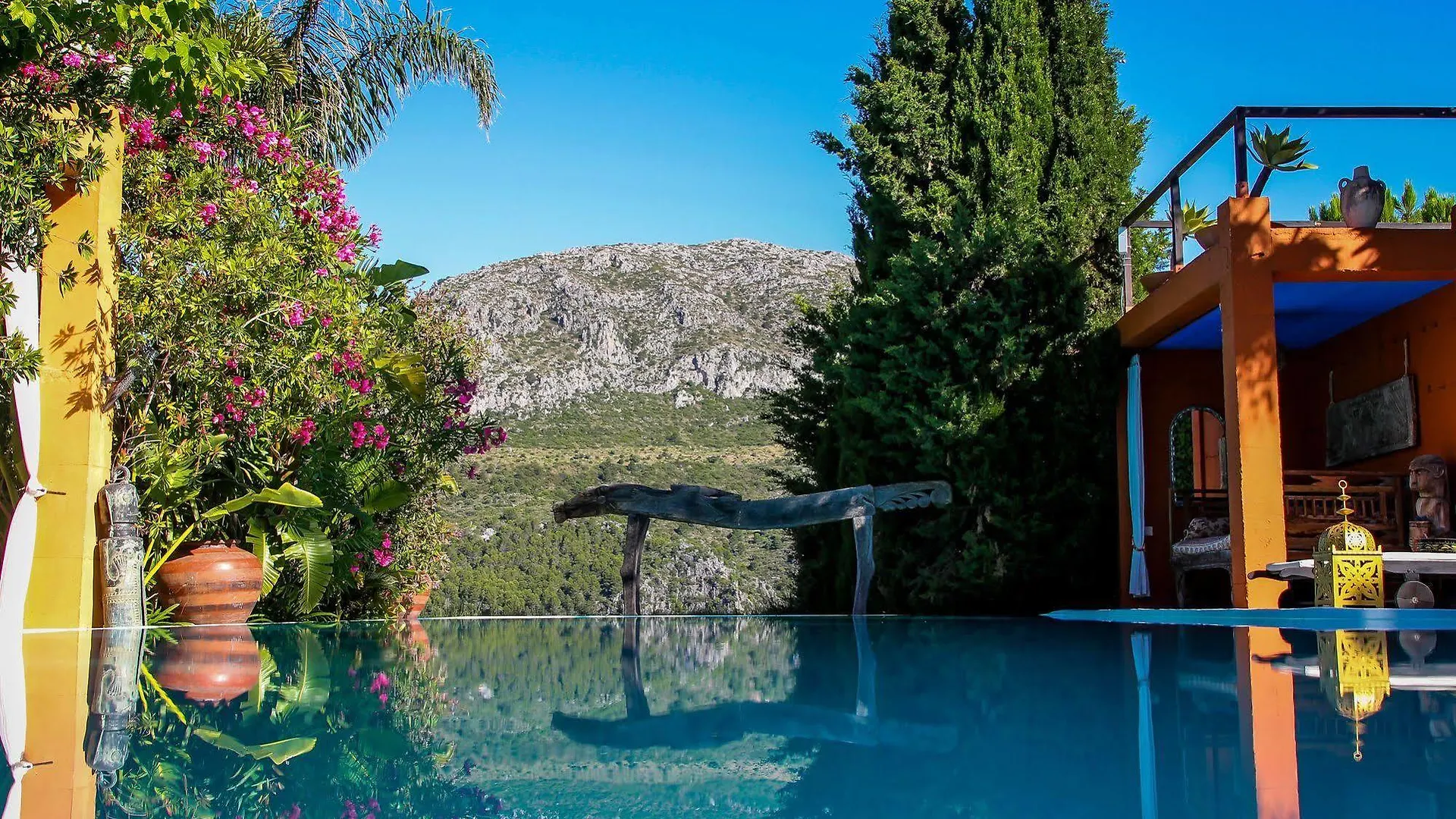 Resort Hotel Ddg Retreat Casares